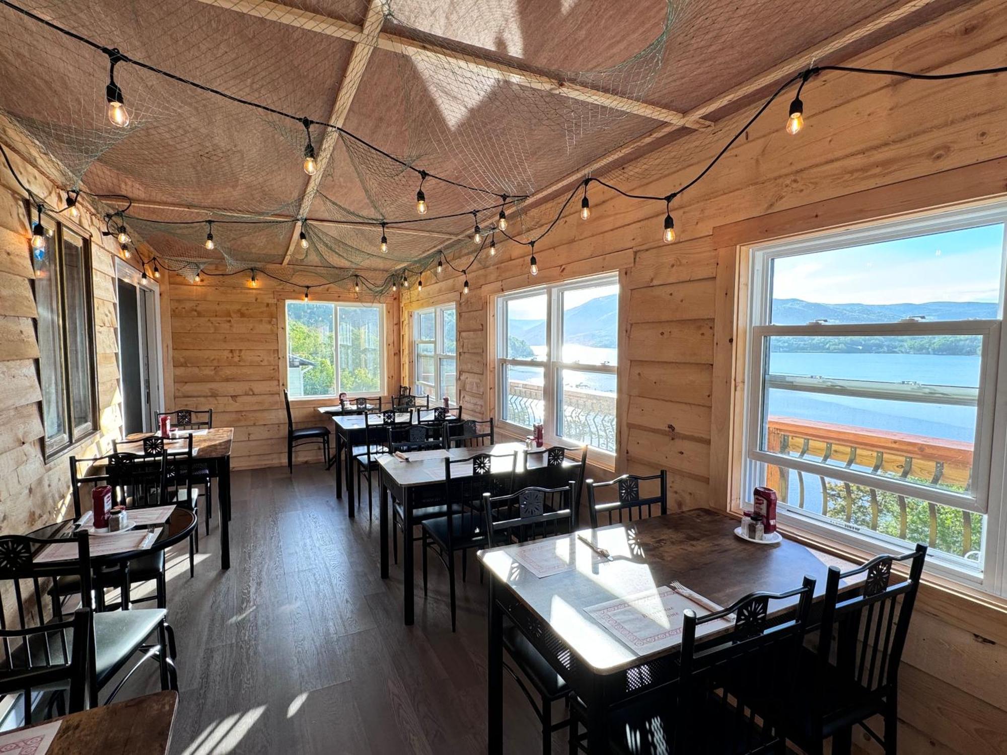 Knotty Pine Cottages, Suites & Motel Rooms Ingonish Eksteriør billede