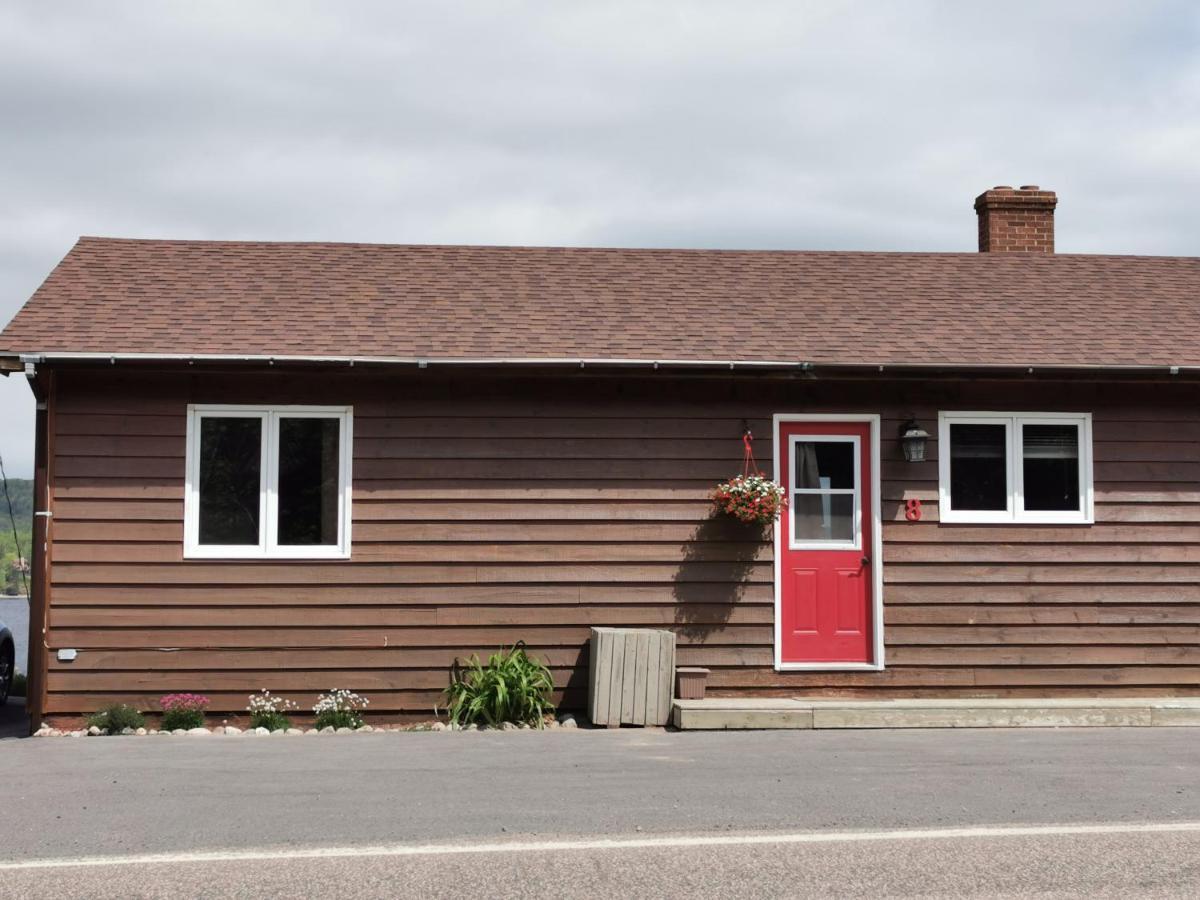 Knotty Pine Cottages, Suites & Motel Rooms Ingonish Eksteriør billede